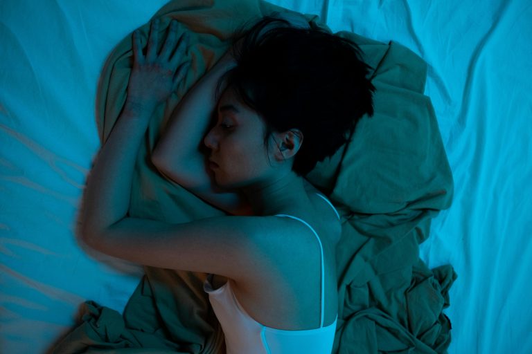 Sleep Paralysis Explained: Why You Wake Up Frozen in Fear